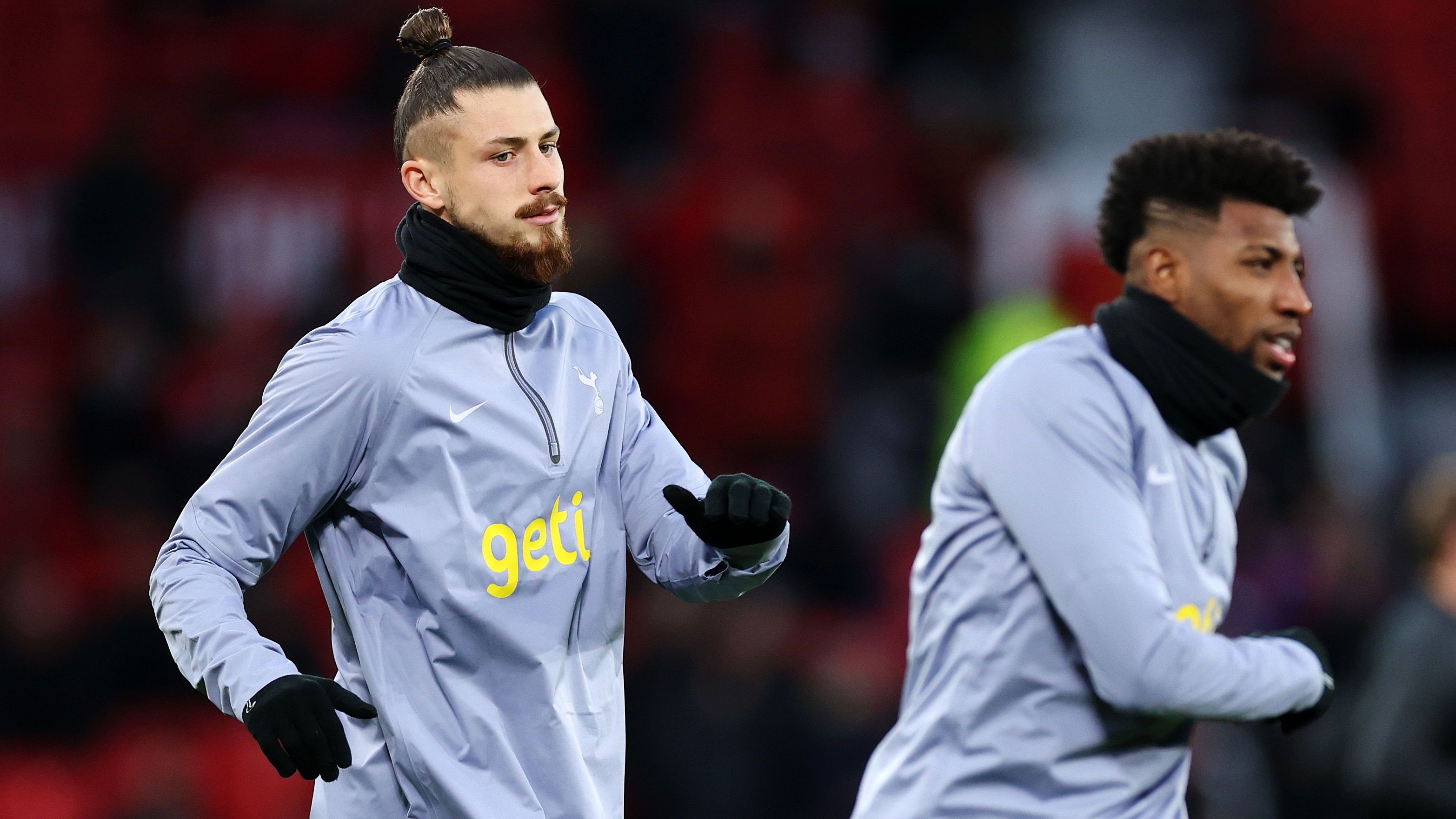 <strong>Premier League</strong> <br>Ausgaben: 171 Millionen Euro<br>Einnahmen: 56 Millionen Euro<br>Teuerster Neuzugang war dabei Radu Dragusin, der für 25 Millionen Euro vom FC Genua zu den Tottenham Hotspurs wechselte.