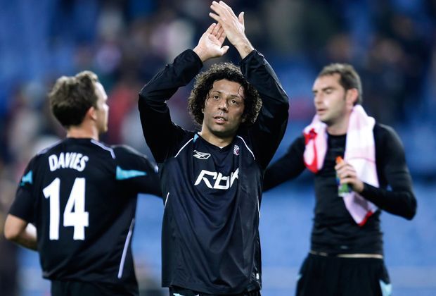 
                <strong>Ivan Campo</strong><br>
                Ivan Campo startete bei Real Madrid durch, unter anderem wurde er spanischer Meister und zweimaliger Champions League-Sieger bei den Königlichen. Danach spielte er lange bei den Bolton Wanderers, bevor er 2010 seine Karriere beendete. 
              