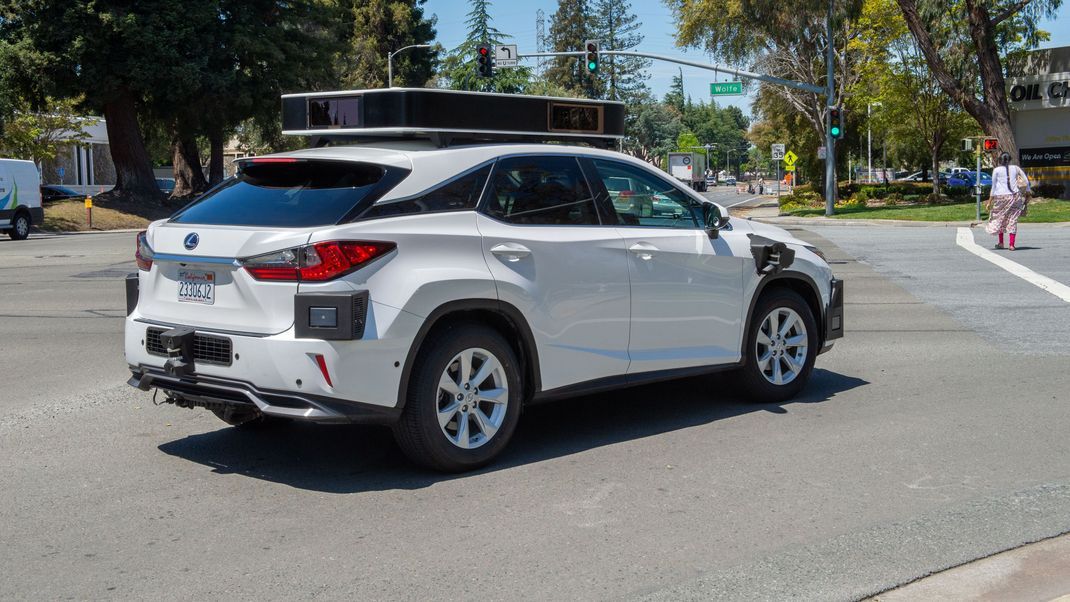 Ein zum selbstfahrenden Fahrzeug umgebauter Testwagen von Apple ist bereits auf den Straßen im Silicon Valley unterwegs.