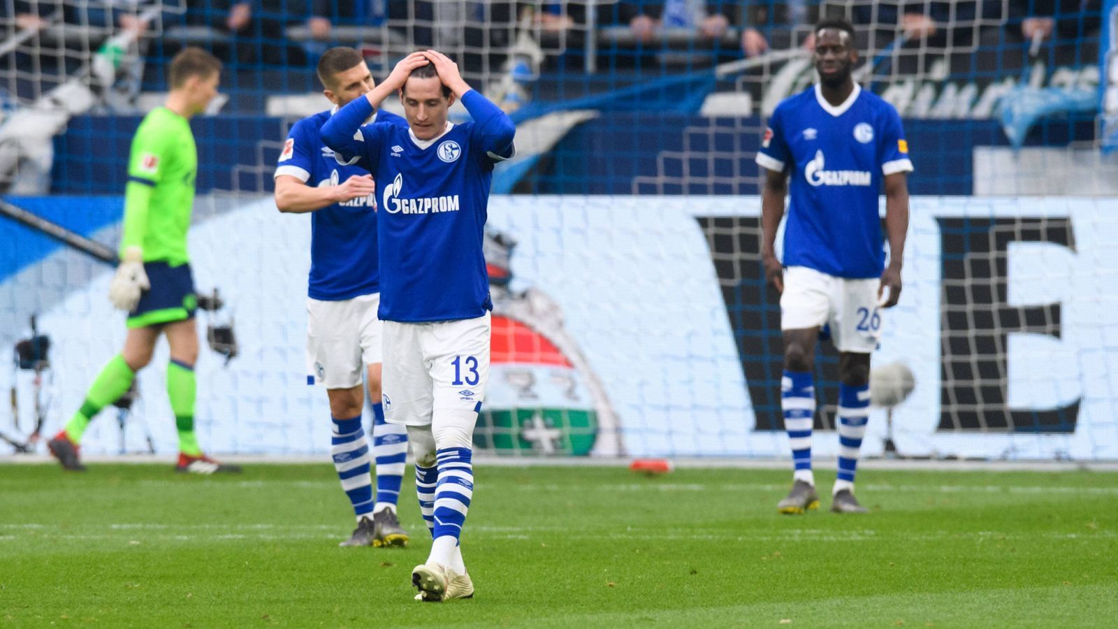 
                <strong>FC Schalke 04: So lief Spiel 1 nach Tedesco</strong><br>
                Ein Gesicht der Krise! Der millionenschwere Neuzugang Sebastian Rudy (v.) konnte auch gegen Leipzig einmal mehr nicht wirklich überzeugen. Der frühere Bayern-Profi wurde gegen Leipzig als erster Schalker nach nur einer Stunde ausgewechselt.
              