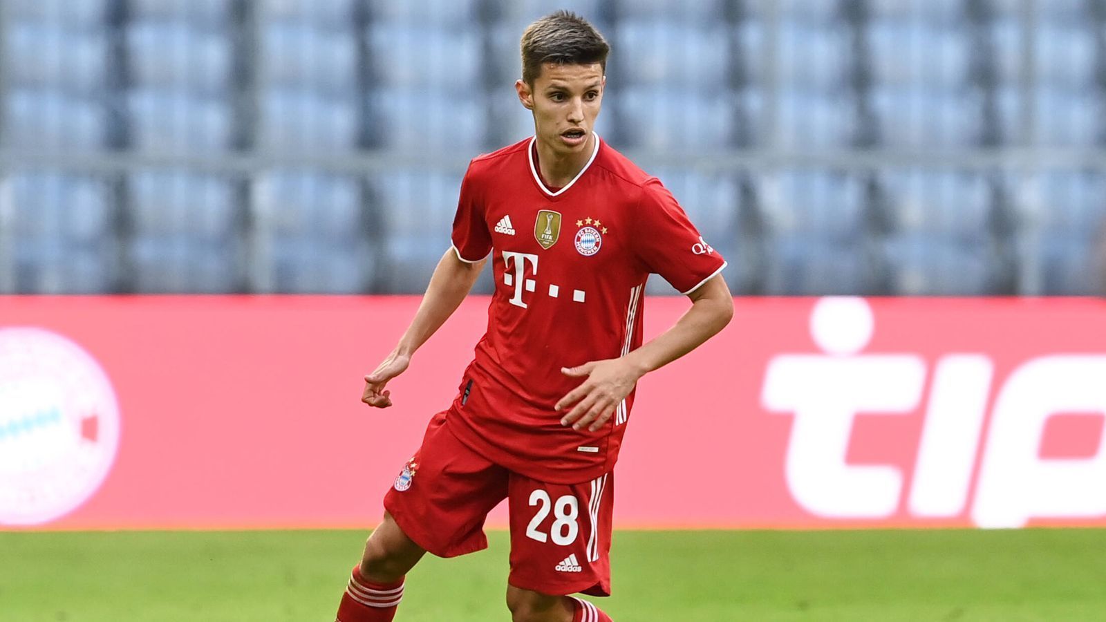 
                <strong>Tiago Dantas</strong><br>
                Als Spielmacher-Wunderteenie gehypt, kam Tiago Dantas als 19-Jähriger von Benfica Lissabon auf Leihbasis nach München. Nur ein Jahr und zwei Bundesliga-Einsätze später war der Hype verflogen. Dantas kehrte nach Portugal zurück, wird seitdem immer wieder verliehen. Aktuell steht er bei PAOK Saloniki unter Vertrag.
              