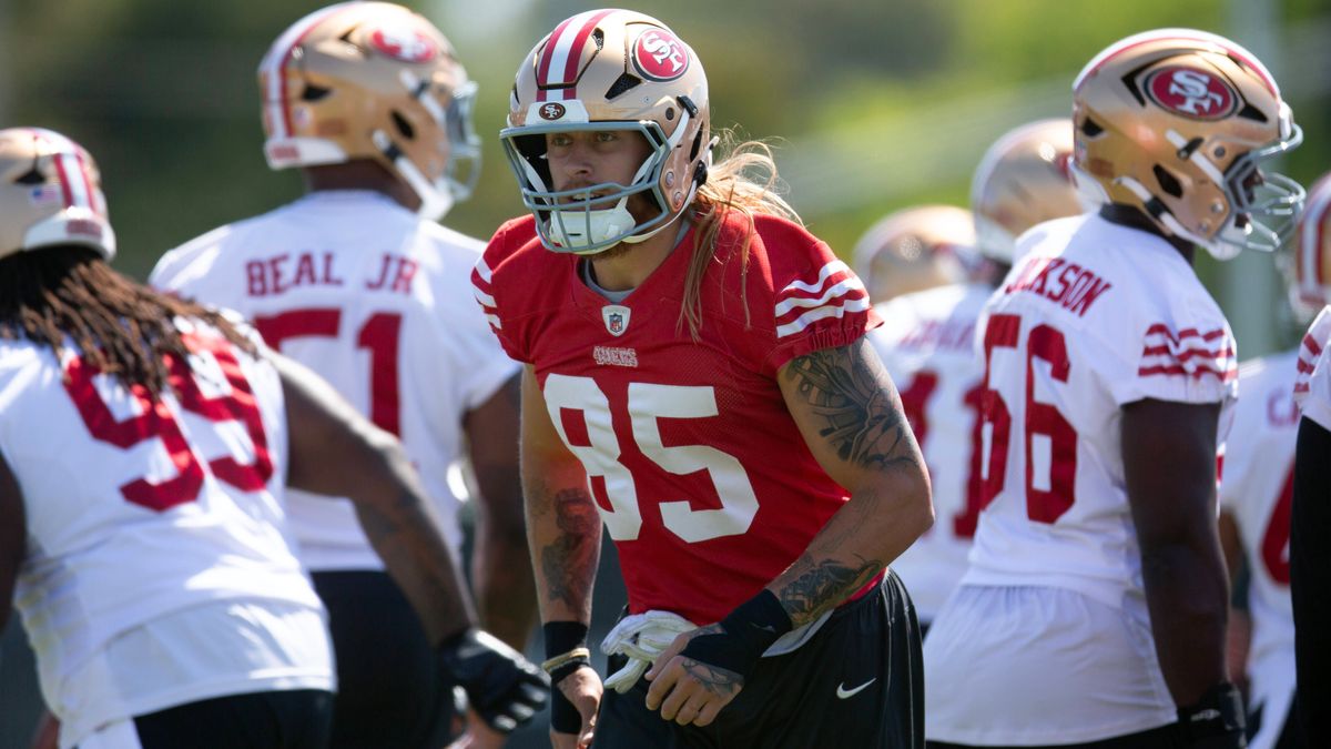NFL, American Football Herren, USA San Francisco 49ers Minicamp Jun 10, 2025; Santa Clara, CA, USA; San Francisco 49ers tight end George Kittle (85) works out with his teammates during an OTA at Le...