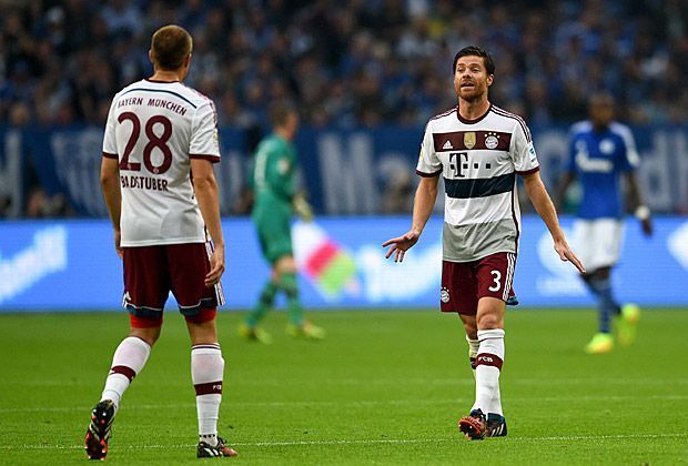 
                <strong>Xabi Alonso gegen Schalke: Das Debüt für Bayern</strong><br>
                Nach 67 Minuten ist dann Schluss für den Neuzugang. Von Krämpfen geplagt wird er ausgewechselt und durch Pierre Emile Hojbjerg ersetzt. Ein starkes Debüt für den 32-Jährigen, der in seinem ersten Spiel allerdings nur einen Punkt holt. Es bleibt beim 1:1.
              