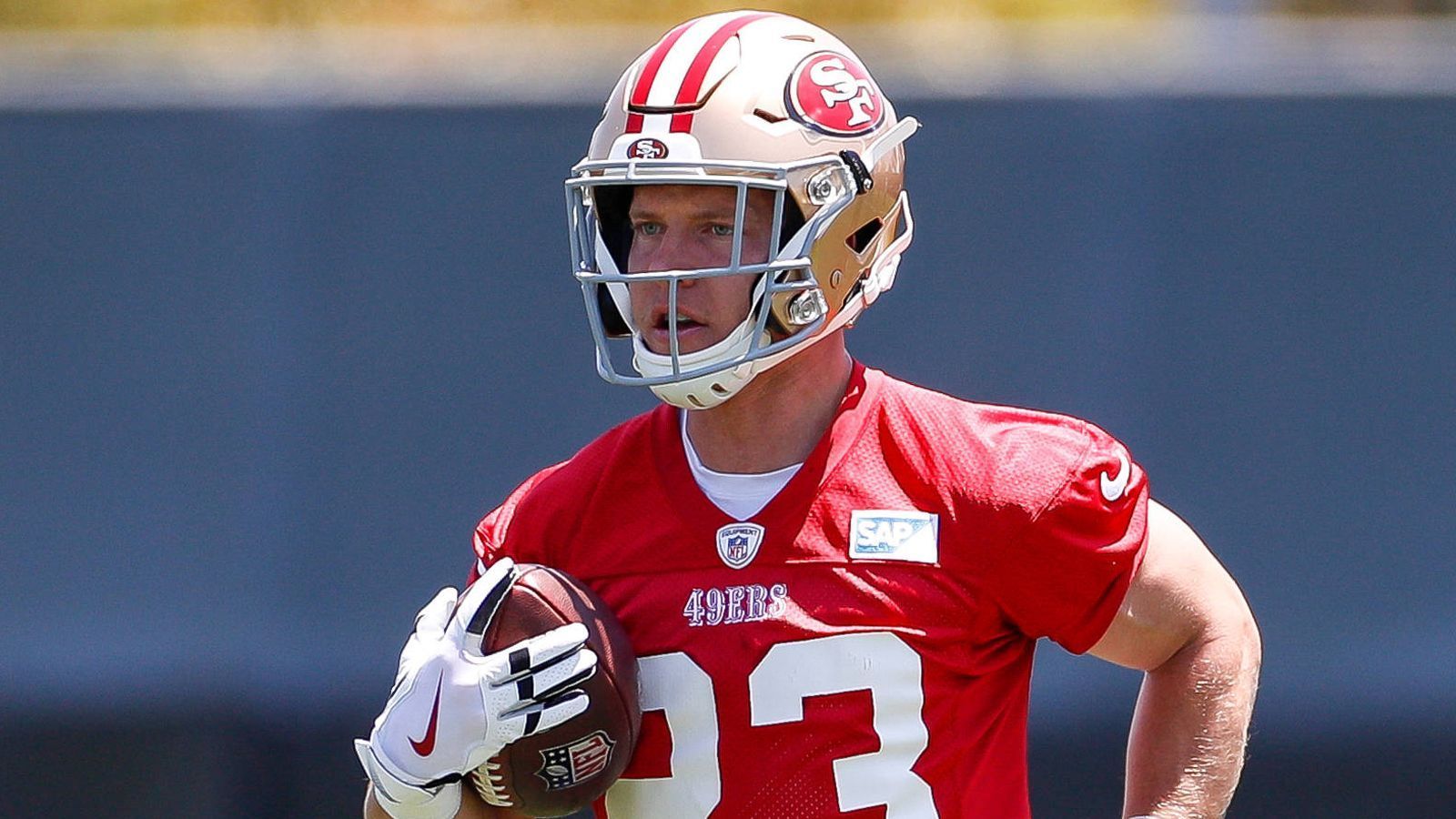 
                <strong>Christian McCaffrey (Running Back, San Francisco 49ers)</strong><br>
                Ideale Spitznamen:  "CMC" oder "Run CMC".
              