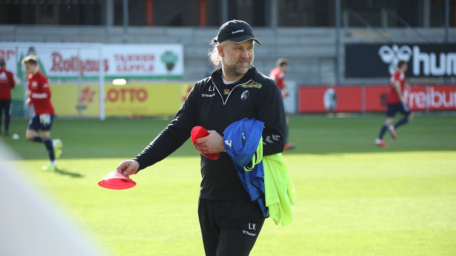 
                <strong>Lars Voßler</strong><br>
                Voßler arbeitet derzeit als Co-Trainer unter Christian Streich beim SC Freiburg.
              