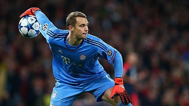 
                <strong>Manuel Neuer</strong><br>
                Tor - Manuel Neuer: Himmel und Hölle für den Torwart! Zunächst mit starker Parade gegen Mesut Özil, dann fischte er einen praktisch unhaltbaren Fünf-Meter-Kopfball von Walcott raus. Doch dann der Bock: Neuer verschätzte sich und verschuldete das 0:1. Beim zweiten Tor machtlos. ran-Note: 4
              