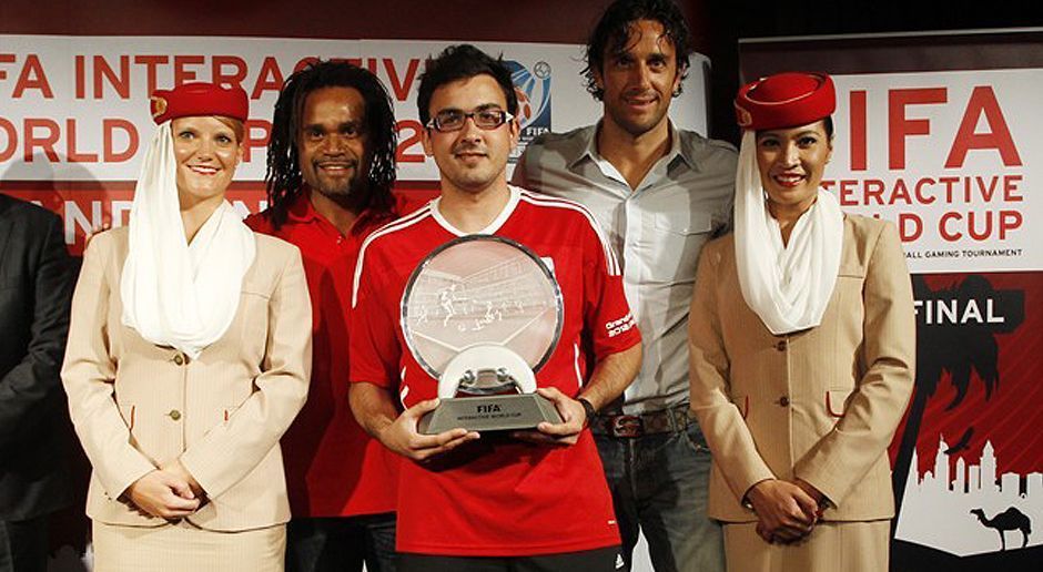 
                <strong>Alfonso Ramos (2012)</strong><br>
                2012 gab es zum ersten Mal einen zweimaligen Weltmeister. Das stand sogar schon vor dem Finale fest, denn mit Alfonso Ramos und Bruce Grannec hatte sich zwei ehemalige Turniersieger bis ins Endspiel durchgekämpft. Der Titel ging schlussendlich an Ramos.
              