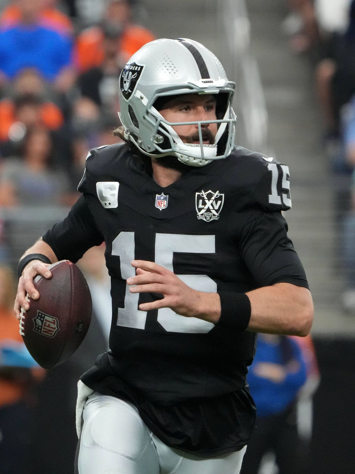 NFL, American Football Herren, USA Denver Broncos at Las Vegas Raiders Nov 24, 2024; Paradise, Nevada, USA; Las Vegas Raiders quarterback Gardner Minshew (15) throws the ball against the Denver Bro...