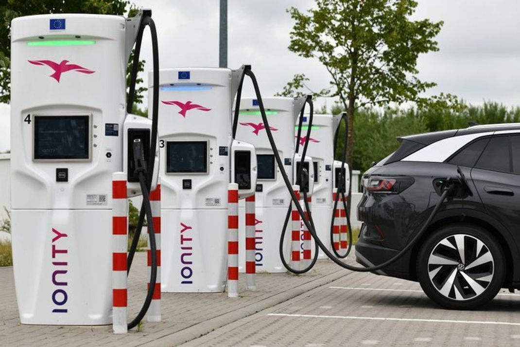 Reisen mit dem E-Auto: So bereitest Du Dich auf das Laden vor