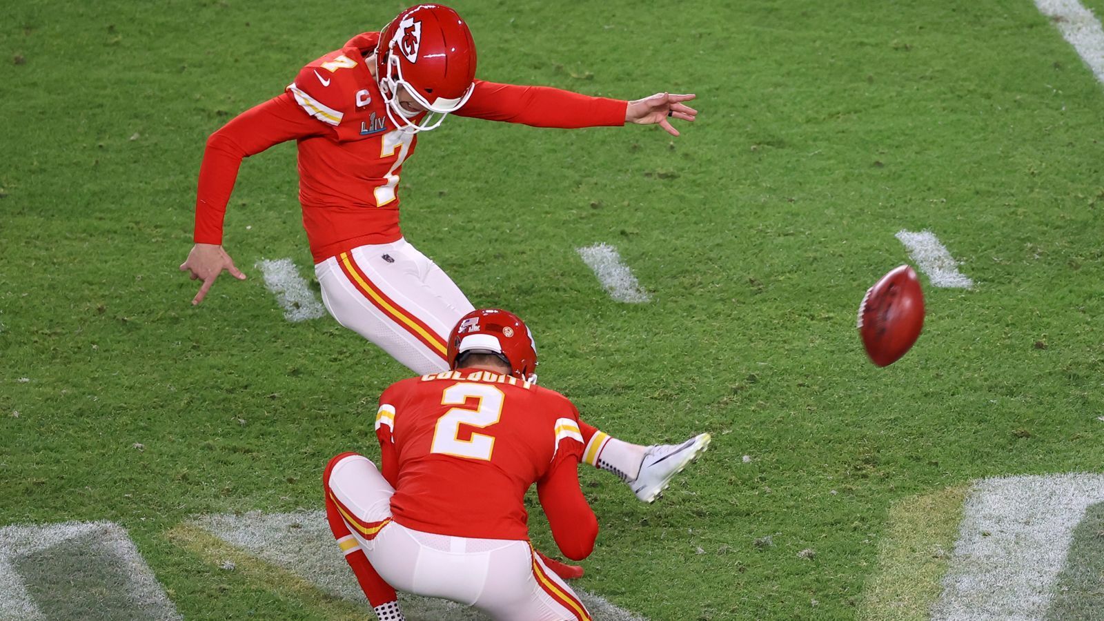 <strong>Kansas City Chiefs: Stärken (Offensive)</strong><br>Quarterback und MVP Patrick Mahomes zählt seit Jahren zu den elitären Passgebern der Liga und hat eine unnachahmliche Chemie mit Tight End Travis Kelce.