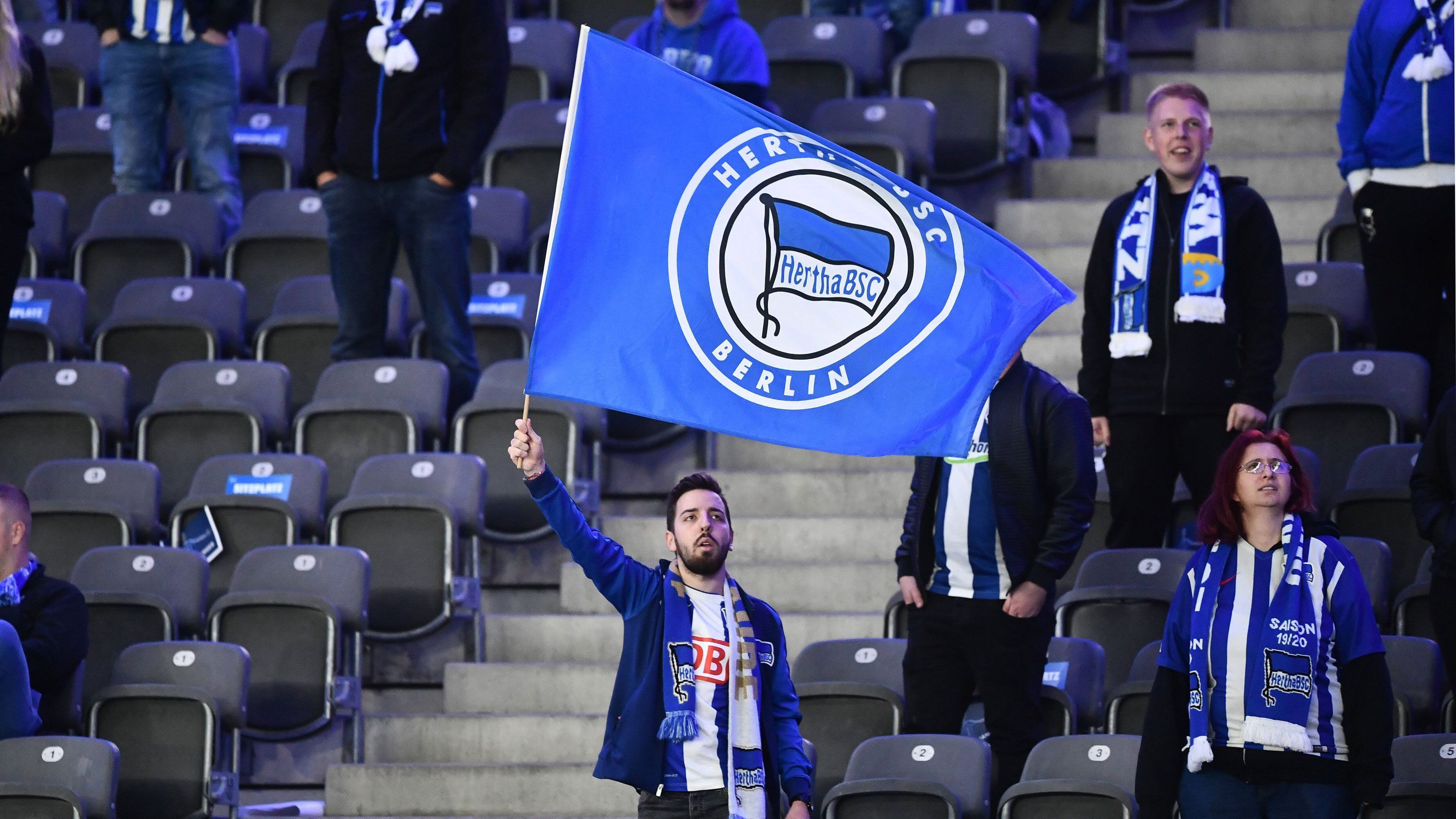 
                <strong>Hertha BSC (Olympiastadion)</strong><br>
                &#x2022; Anstehende Partie: Hertha BSC gegen VfL Wolfsburg (21. August, 15:30 Uhr) -<br>&#x2022; Geplante Auslastung: 25.000 Zuschauer -<br>Es gilt die 3G-Regel.
              