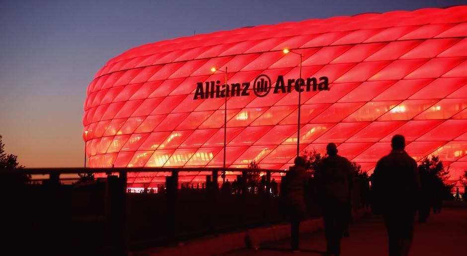 
                <strong>Rot und weiß! Das neue Bayern Stadion</strong><br>
                Seit 2005 ist die Allianz Arena Heimspielstätte des FC Bayern. Nach dem Auszug des TSV 1860 erhält die Münchner WM-Arena ein neues Design.
              