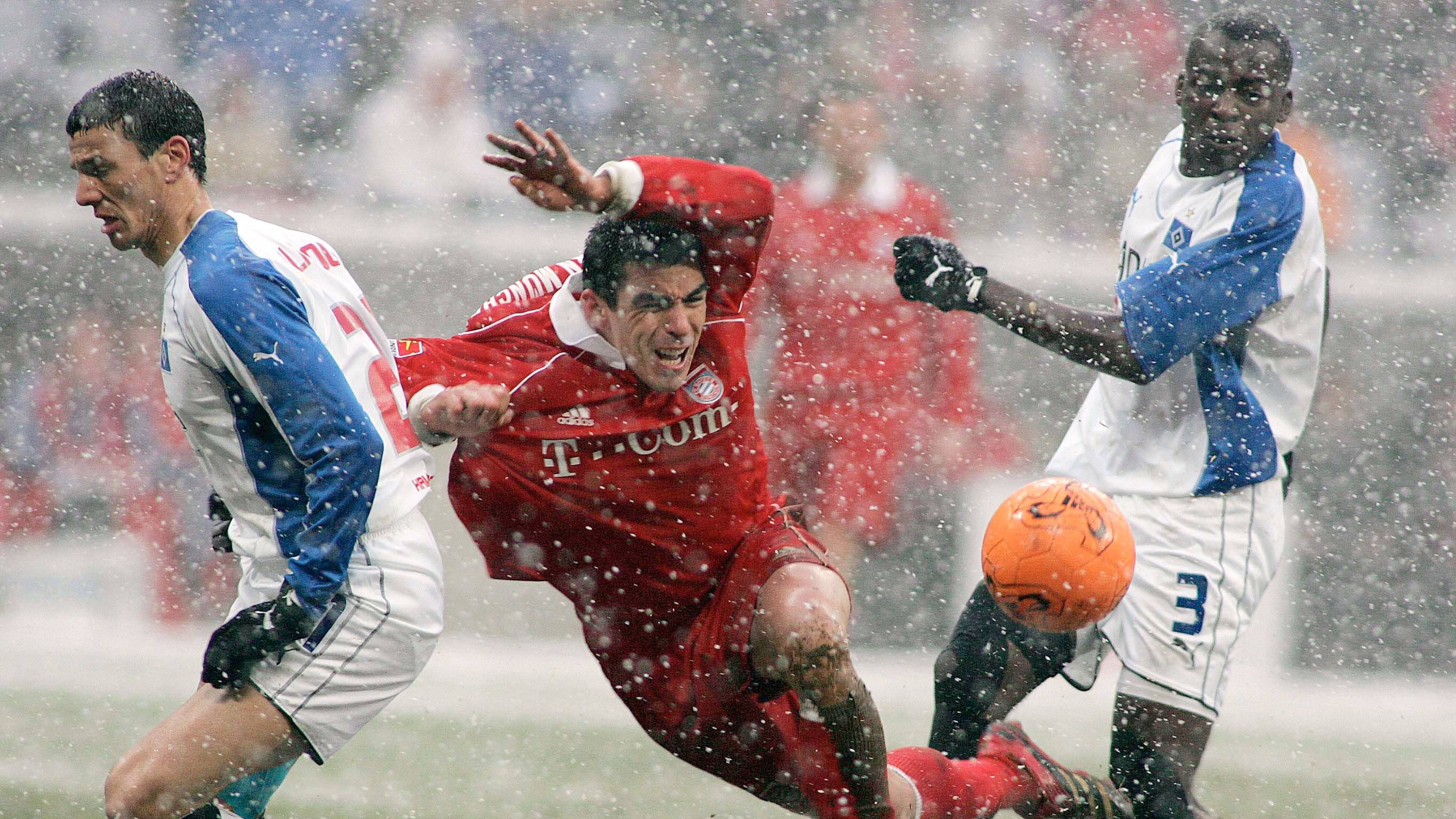 <strong>Saison 2005/06</strong><br>Tabellenspitze nach dem 21. Spieltag: <strong>FC Bayern</strong> 10 Punkte vor dem Hamburger SV<br>Deutscher Meister: <strong>FC Bayern</strong> (5 Punkte vor Werder Bremen)