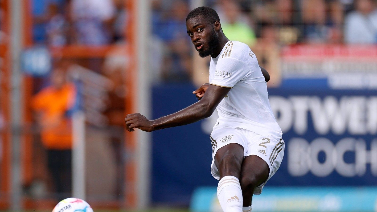 
                <strong>Dayot Upamecano</strong><br>
                Nach seiner Einwechslung 15 Minuten vor Schluss wackelt die Bayern-Abwehr kurz vor Schluss noch ein paar Mal, aber insgesamt lässt der Franzose nichts mehr anbrennen. ohne Note 
              