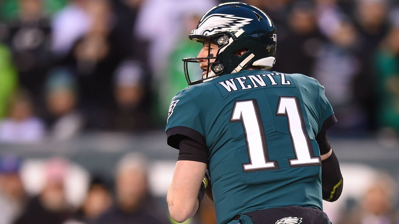 
                <strong>Platz 8 (geteilt): Carson Wentz</strong><br>
                Quote: +2500Position: QuarterbackTeam: Philadelphia EaglesIn der NFL: seit 2016größte Erfolge: 1x Super-Bowl-Sieger (LII), 1x Pro-Bowl-Nominierung
              