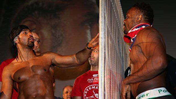 
                <strong>David Haye vs. Dereck Chisora (2012)</strong><br>
                Es kam wie es kommen musste, Haye und Chisora sollten ihren Zwist im Ring austragen. Um eine Eskalation im Vorfeld des Kampfes zu verhindern, wurden die beiden Rivalen bei Presseterminen und beim offiziellen Wiegen durch einen Zaun getrennt.
              