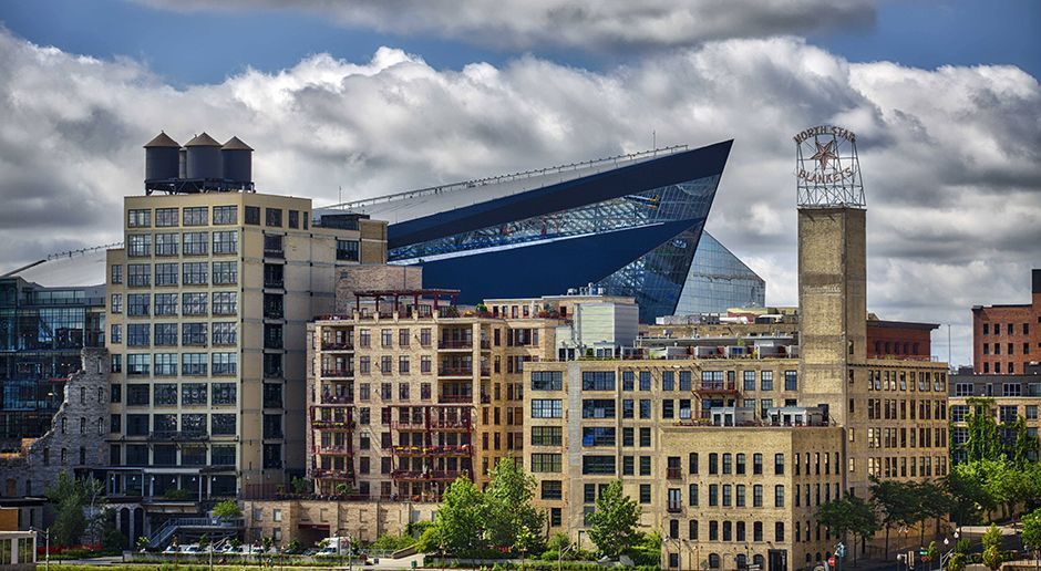 
                <strong>U.S. Bank Stadium </strong><br>
                2013 wurde das U.S. Bank Stadium in Auftrag gegeben. Gebaut wurde es in der Innenstadt Minneapolis an eben jener Stelle, wo zuvor der Hubert H. Humphrey Metrodome stand, das frühere Stadion der Vikings.
              