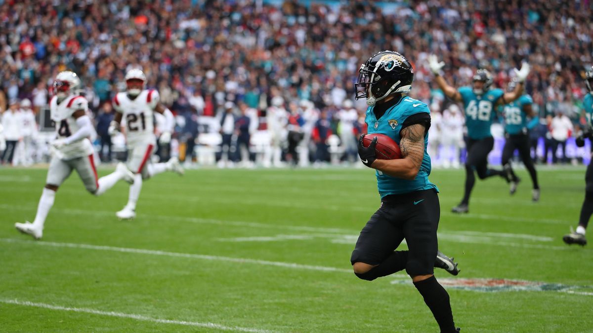 20th October 2024; Wembley Stadium, London, England; NFL, American Football Herren, USA UK Football, New England Patriots versus Jacksonville Jaguars; Jacksonville Jaguars wide receiver Parker Wash...