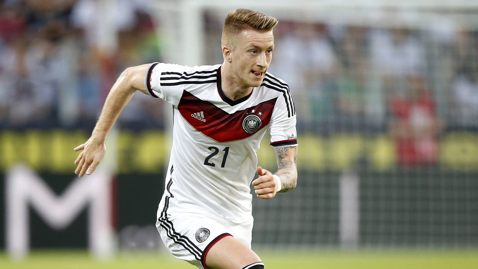 
                <strong>2014 verletzt ausgefallen: Marco Reus (Borussia Dortmund)</strong><br>
                Er ist vielleicht der größte Pechvogel im deutschen Fußball. Nacheinander verpasst Reus erst 2014 und dann 2016 zwei Turniere wegen einer Verletzung. Besonders bitter läuft es 2014 für Deutschlands Fußballer des Jahres 2012. Im letzten Testspiel verletzt er sich so schwer, dass die WM-Teilnahme nur ein großer Traum bleibt. Wenn er fit ist, gehört er noch immer zu Deutschlands besten Spielern.
              