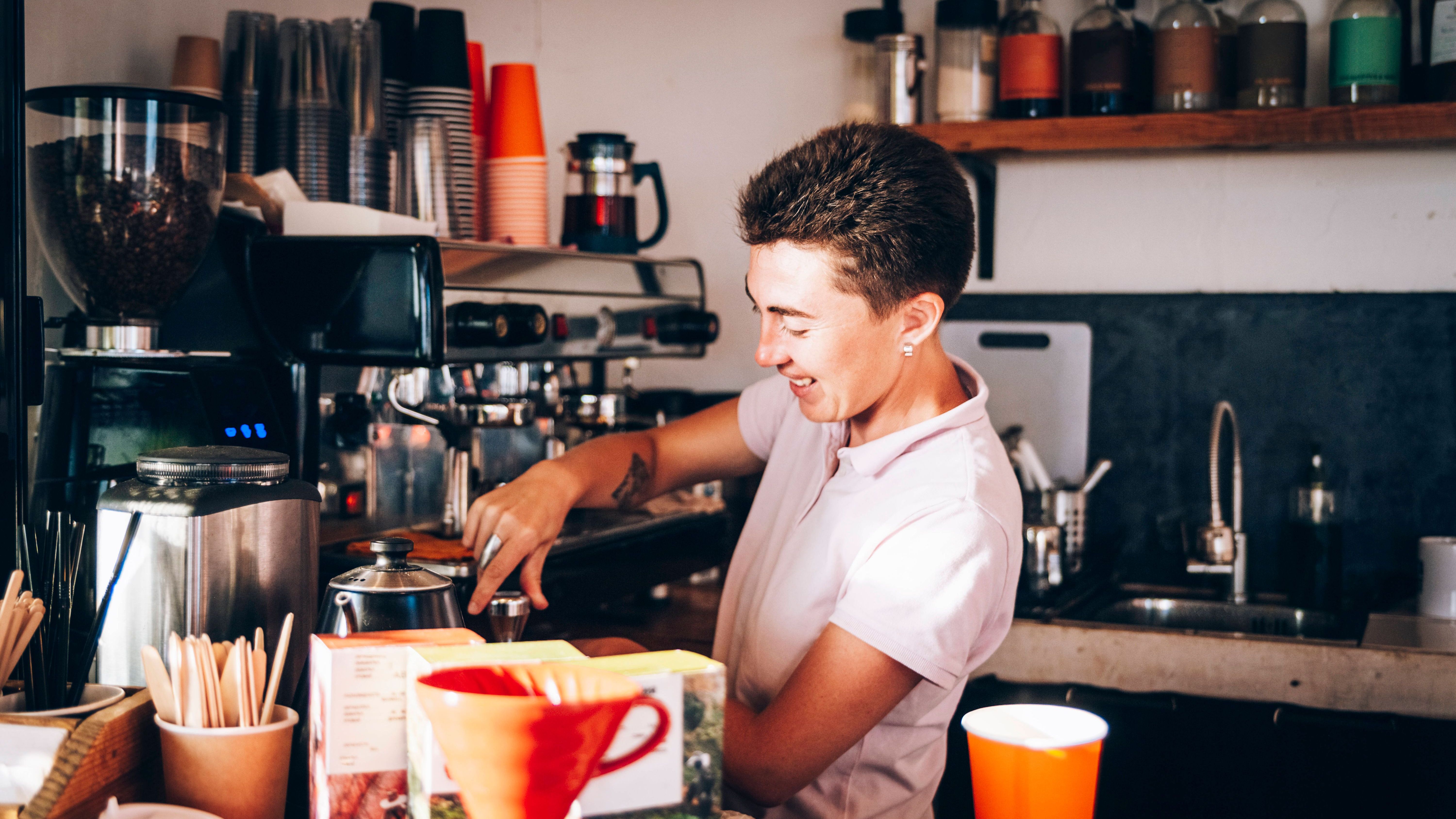 Kaffee macht einfach happy! Wir zeigen dir ein paar geniale Kaffee-Hacks, die dein Leben leichter machen!