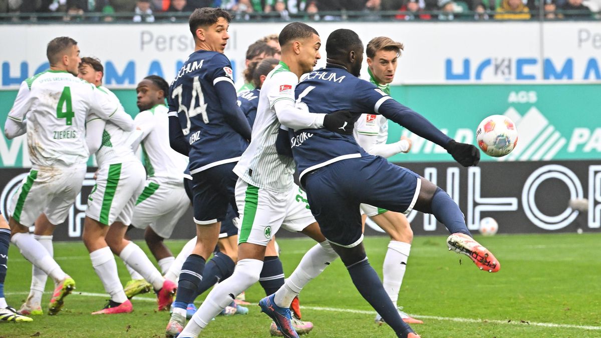 29.11.2025 - Fussball - Saison 2025 2026 - 2. Fussball - Bundesliga - 14. Spieltag: SpVgg Greuther Fürth ( Kleeblatt ) - VfL Bochum - Sportfoto Zink MeZi - xmexzix - DFL regulations prohibit any us...