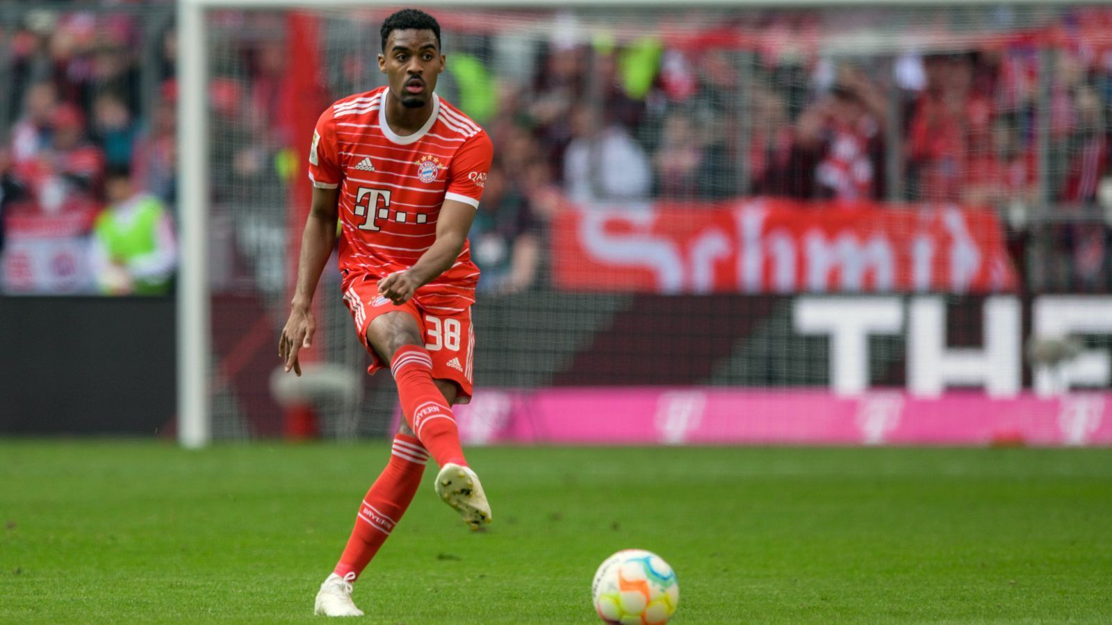 
                <strong>Ryan Gravenberch</strong><br>
                Kommt in der 64. Minute für Kingsley Coman ins Spiel. Begibt sich immer wieder in unnötige Zweikampfduelle, geht aus ihnen aber zumeist als Sieger hervor. ran-Note: 3
              