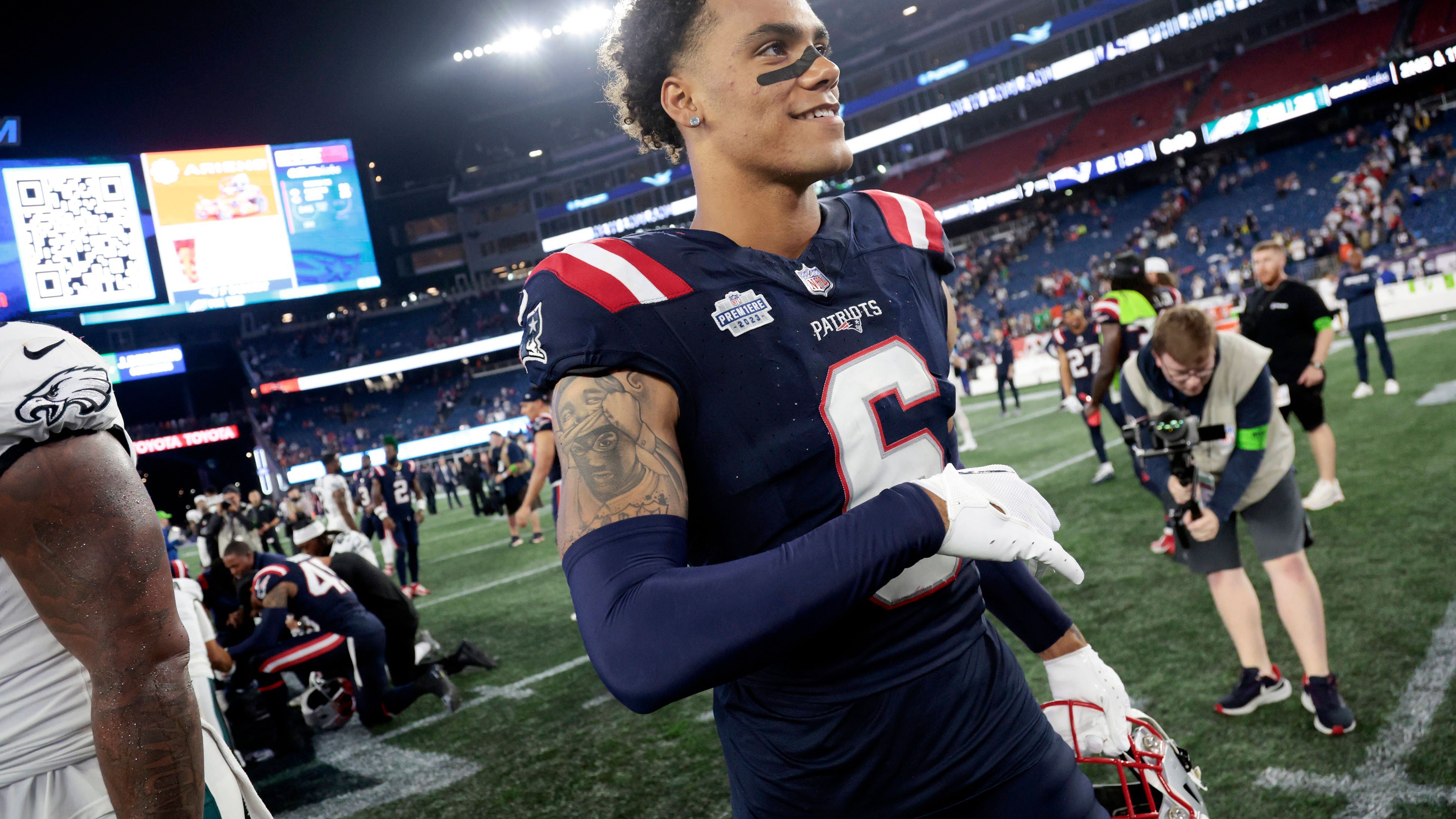 <strong>Christian Gonzales (New England Patriots)</strong><br>Die bisher anfällige Patriots-Defense könnte eine wichtige Stütze zurückbekommen: Wie Mike Vrabel erklärte, kehrte Star-Cornerback Christian Gonzales ins Training zurück. Gonzales fehlte mit einer Oberschenkelverletzung und könnte am Sonntag gegen die Steelers sein Saisondebüt feiern.