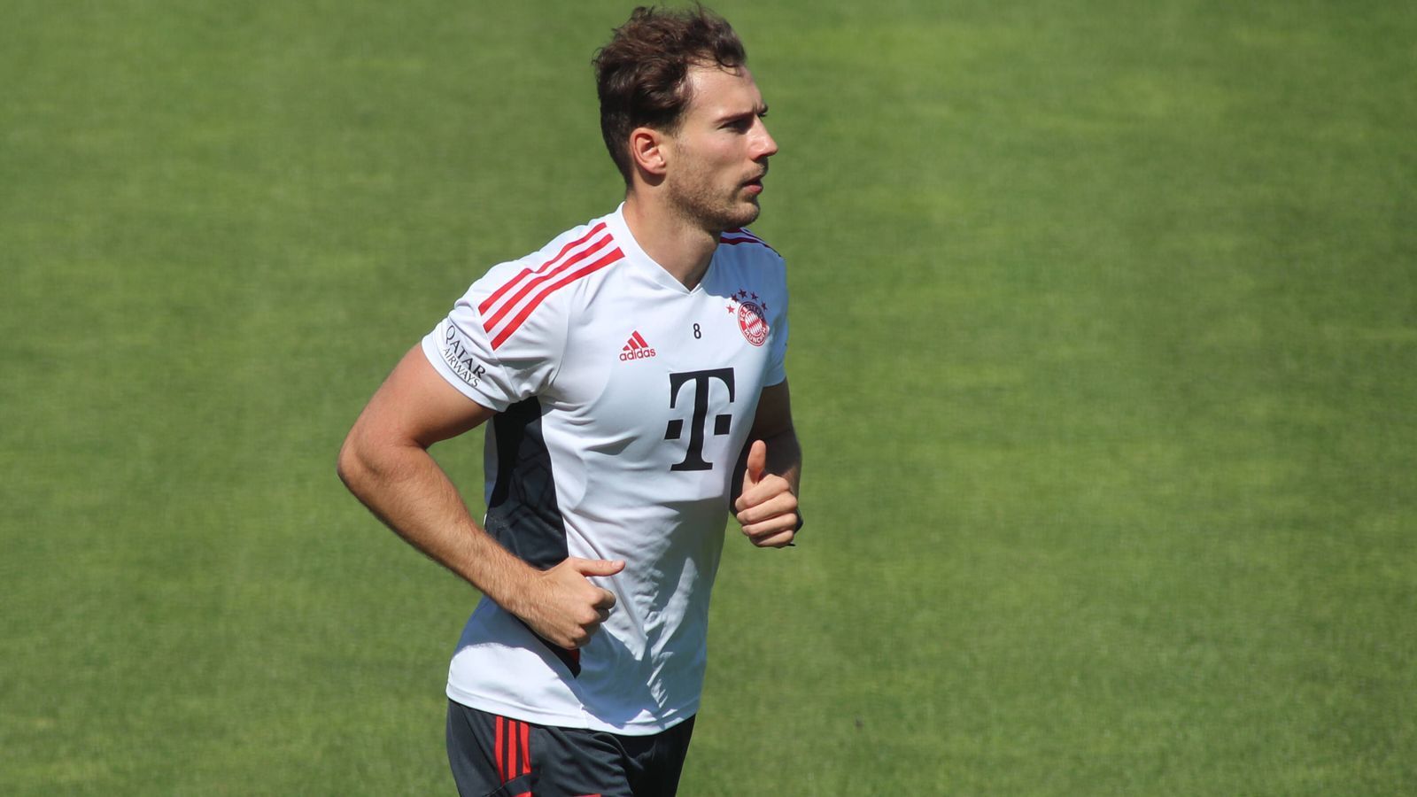 
                <strong>Leon Goretzka</strong><br>
                Auch Goretzka wartet noch auf seinen ersten Einsatz in der laufenden Spielzeit. Mitte Juli musste sich der Mittelfeldspieler einem Eingriff am Knie unterziehen. "Ich bin bereit, der Rest liegt natürlich beim Trainer", sagte er gegenüber "fcbayern.com". "Es war eine intensive Reha, ich habe viel gearbeitet. Ich fühle mich jetzt aber richtig fit, habe vom ersten Tag an die Gelegenheit genutzt und es wie eine Vorbereitung gesehen."
              