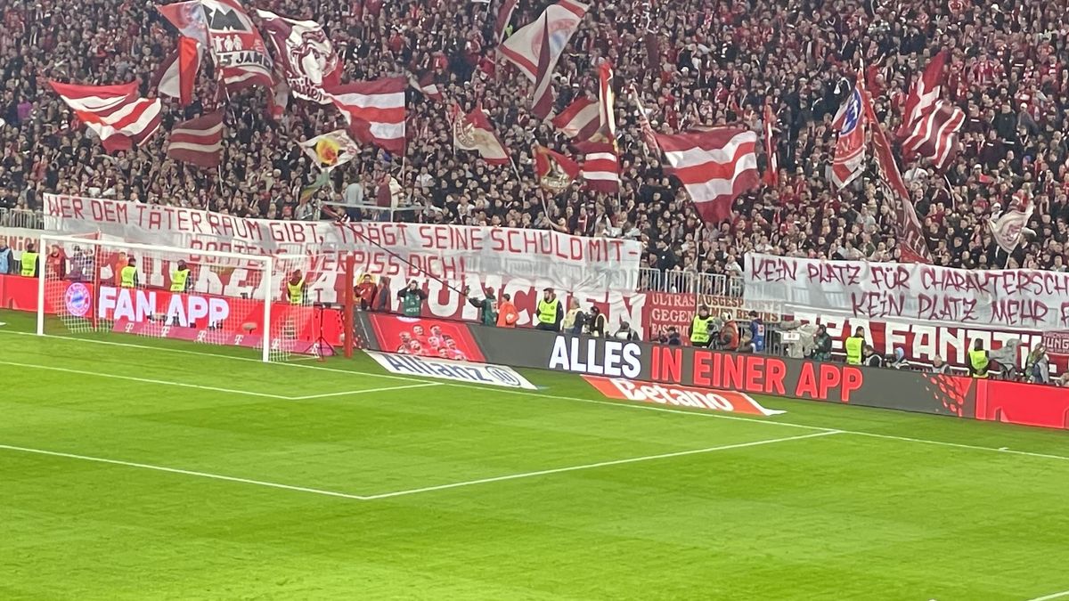 FC Bayern Fans Plakat gegen Jerome Boateng