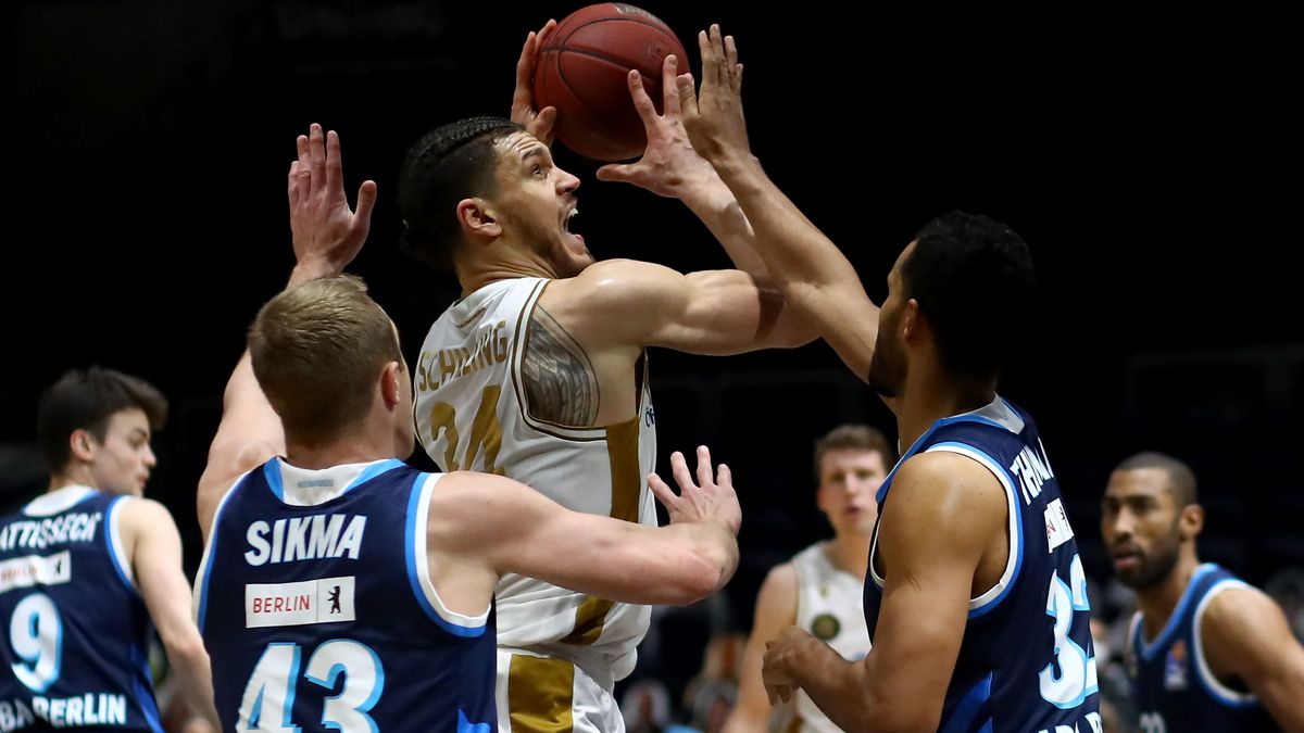 Basketball Löwen Braunschweig v Alba Berlin - easycredit BBL