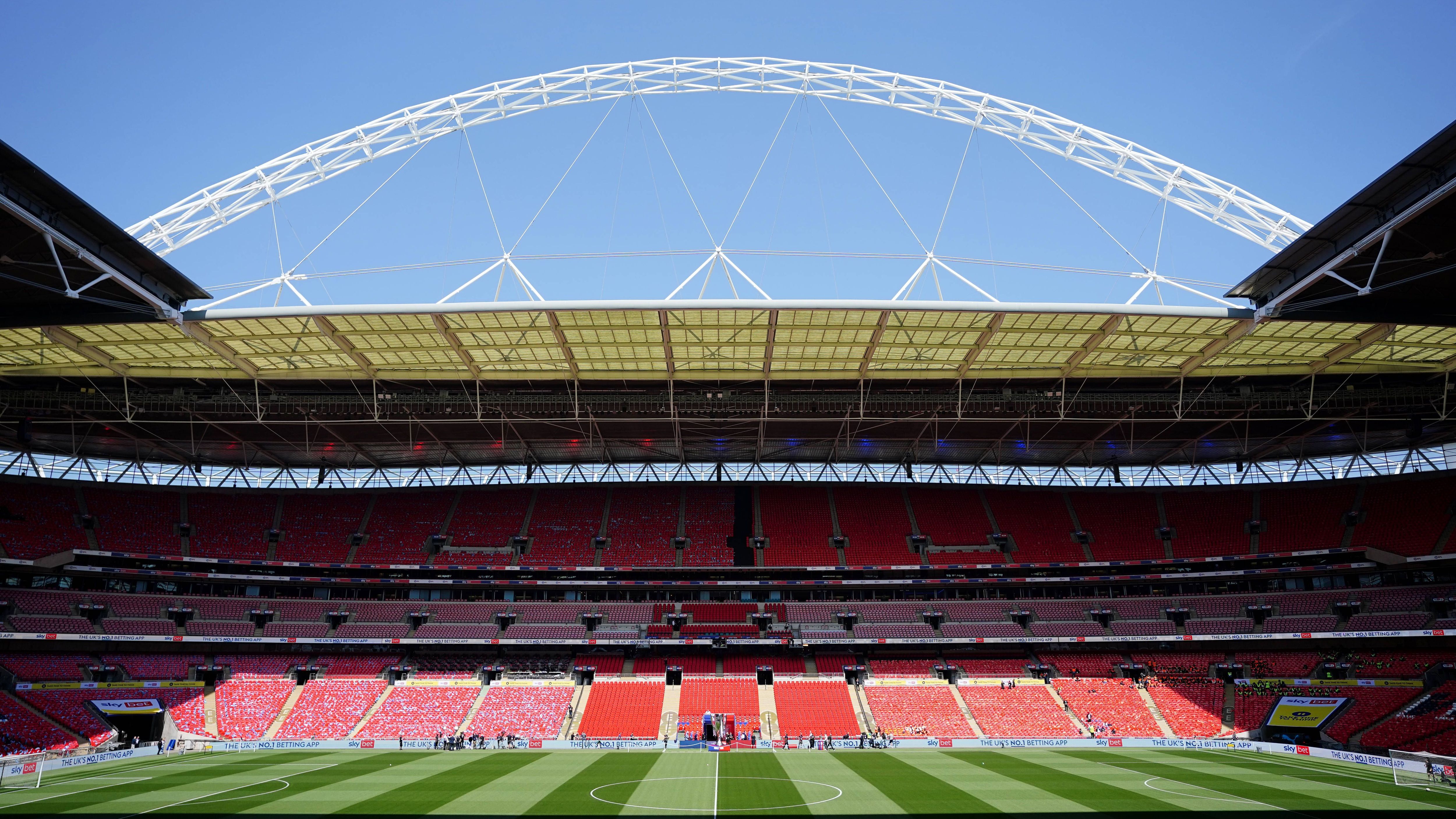 <strong>Wembley Stadium (London)</strong><br>Eröffnet: 2007 (als Neubau auf dem Grund des alten Wembleystadions von 1923)<br>Kapazität: 90.000 Plätze<br>Heimspielstätte von: Englische Fußball-Nationalmannschaft