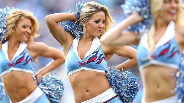 
                <strong>Heiße Einblicke - die Cheerleader der NFL</strong><br>
                Da geht doch die Sonne: Die Cheerleaders der Tennessee Titans sparen nicht mit ihren Reizen
              