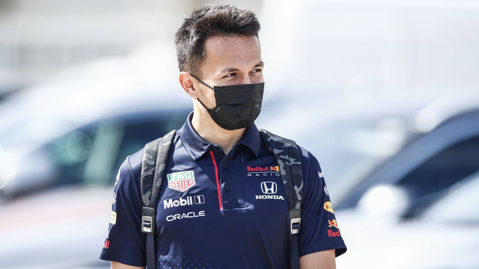 
                <strong>Alex Albon (Ferrari 488 GT3/AF Course)</strong><br>
                Hinter Alex Albon, der sich das Auto mit Nick Cassidy teilen wird, liegt ein enttäuschendes Jahr 2020. Obwohl der Teamkollege von Max Verstappen bei Red Bull Racing-Honda die Formel 1-Saison immerhin als Gesamtsiebter abschloss, wurde sein Platz im Cockpit an den Mexikaner Sergio Pérez, damals Gesamtvierter, vergeben. Umso mehr freut sich Albon nun auf die DTM, weiß aber auch um die Tücken der neuen Aufgabe. "GT-Racing im Allgemeinen ist anders", so der 25-Jährige. Aber er genieße die "andere Herausforderung" und den "völlig anderen Fahrstil".
              