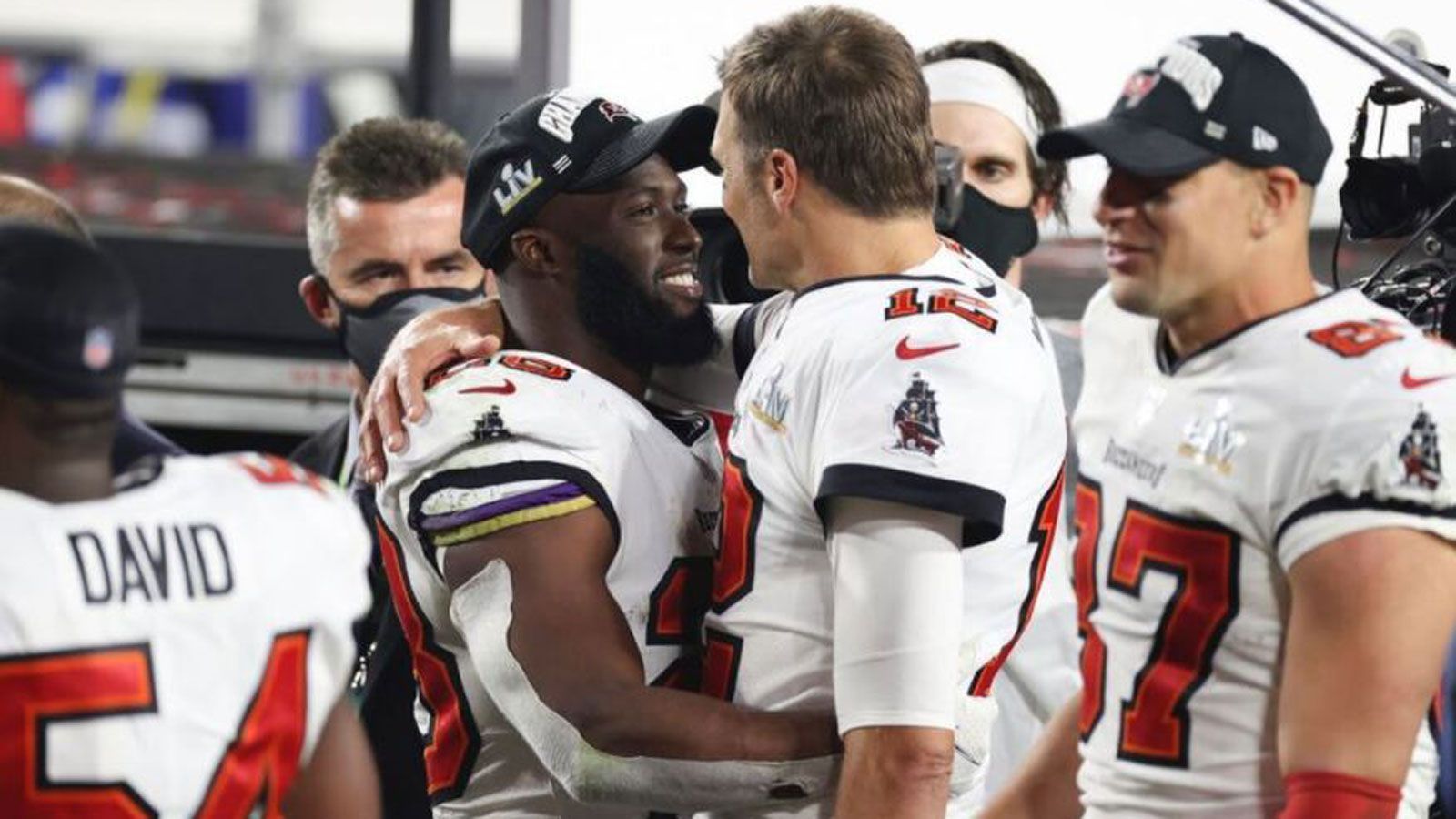 
                <strong>Leonard Fournette</strong><br>
                
              