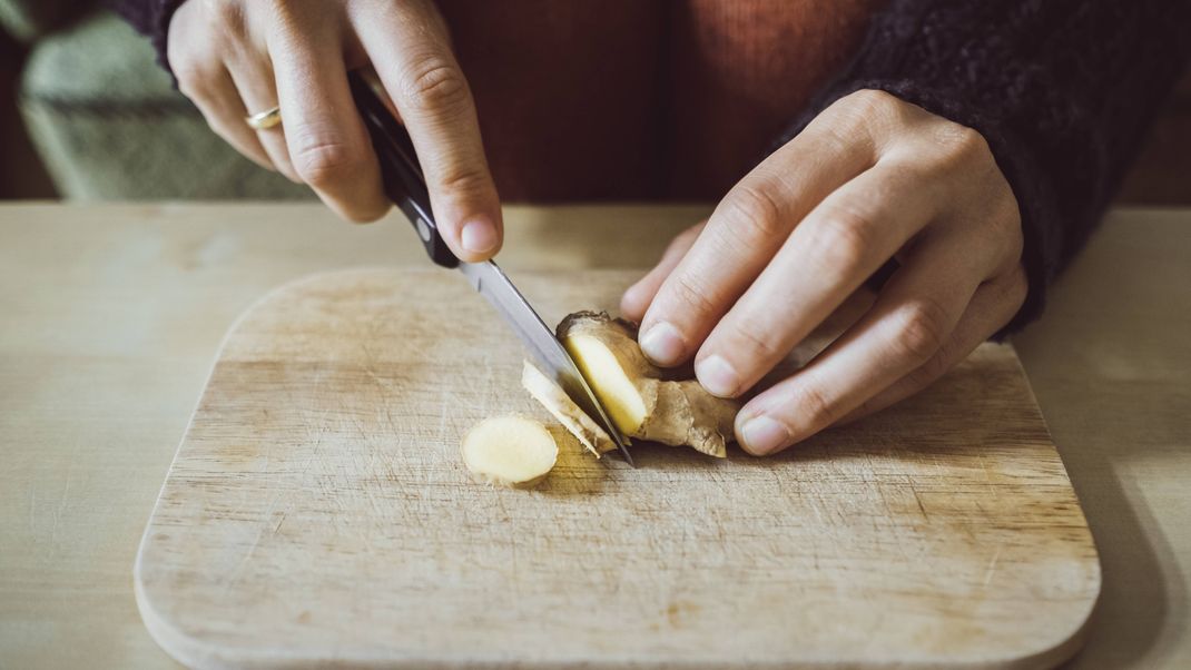 Ingwer wird wegen seines charakteristischen Aromas in der Küche geschätzt. Doch die Knolle kann noch mehr.