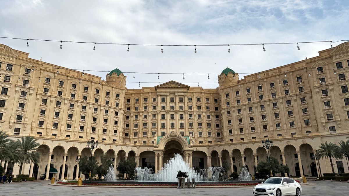Schauplatz der Gespräche zwischen US-amerikanischen und russischen Delegationen ist das Ritz-Carlton-Hotel in Riad, Saudi-Arabien.