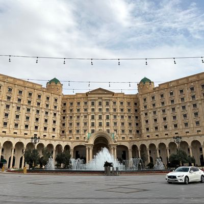 Schauplatz der Gespräche zwischen US-amerikanischen und russischen Delegationen ist das Ritz-Carlton-Hotel in Riad, Saudi-Arabien.