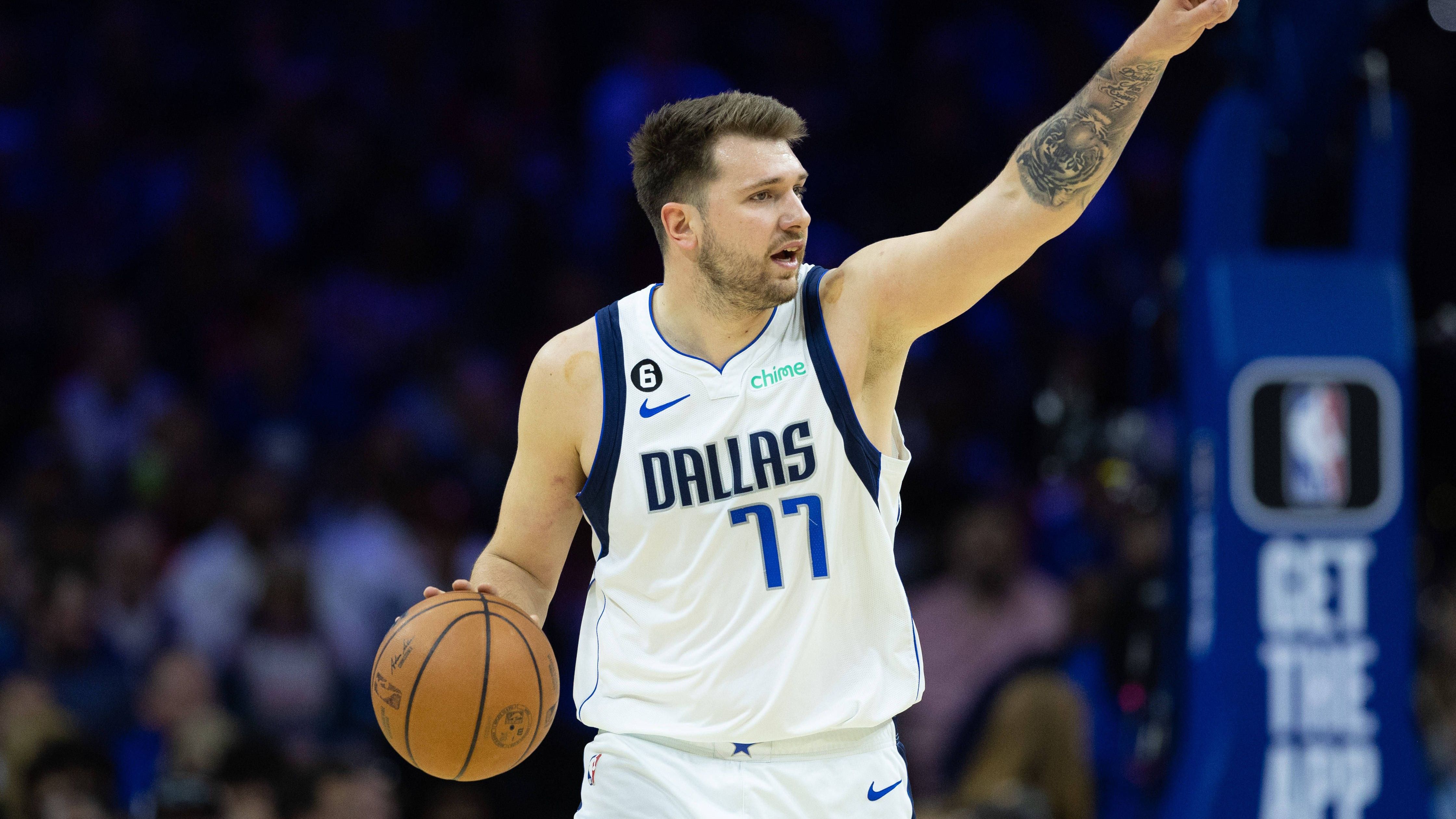 <strong>Wer wird in fünf Jahren der besten Spieler der NBA sein?<br></strong>Luka Doncic (Dallas Mavericks): 6 Stimmen<br>Anthony Edwards (Minnesota Timberwolves): 3 Stimmen<br>Nikola Jokic (Denver Nuggets): 2 Stimmen<br>Victor Wembanyama (San Antonio Spurs): 2 Stimmen<br>Shai Gilgeous-Alexander (Oklahoma City Thunder): eine Stimme<br>Jayson Tatum (Boston Celtics): eine Stimme