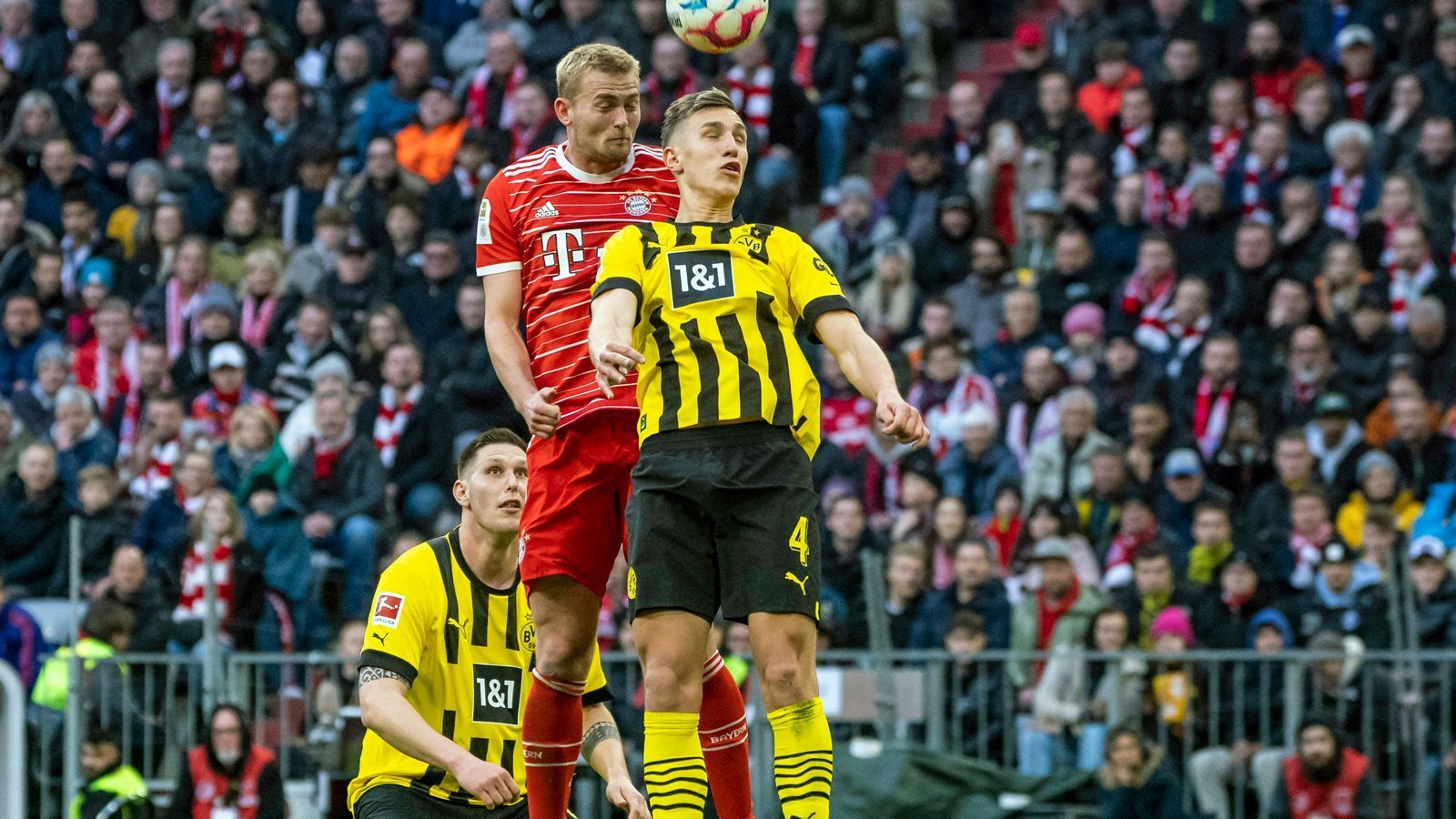 
                <strong>Matthijs de Ligt (FC Bayern München)</strong><br>
                Der Niederländer blockt in der Anfangsphase die beste BVB-Chance durch Reus (7.), danach ohne Probleme. Leitet mit einem Kopfball nach Kimmichs Ecke das 2:0 ein. ran-Note: 2
              