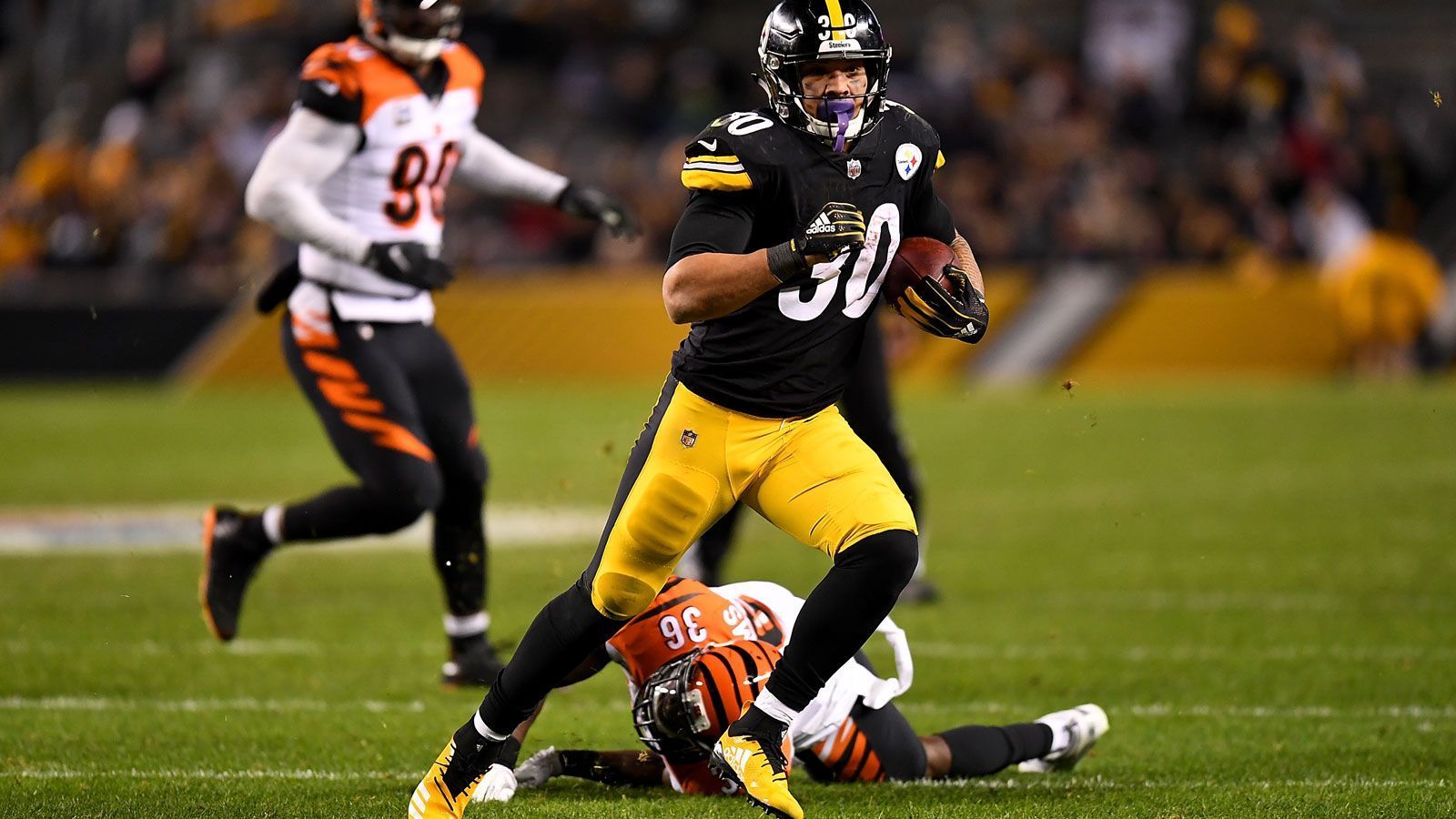 
                <strong>5 - Pittsburgh Steelers</strong><br>
                Ben Roethlisberger (Quarterback), JuJu Smith-Schuster (Wide Receiver), James Conner (Running Back), Cameron Heyward (Defensive End), T.J. Watt (Outside Linebacker)
              