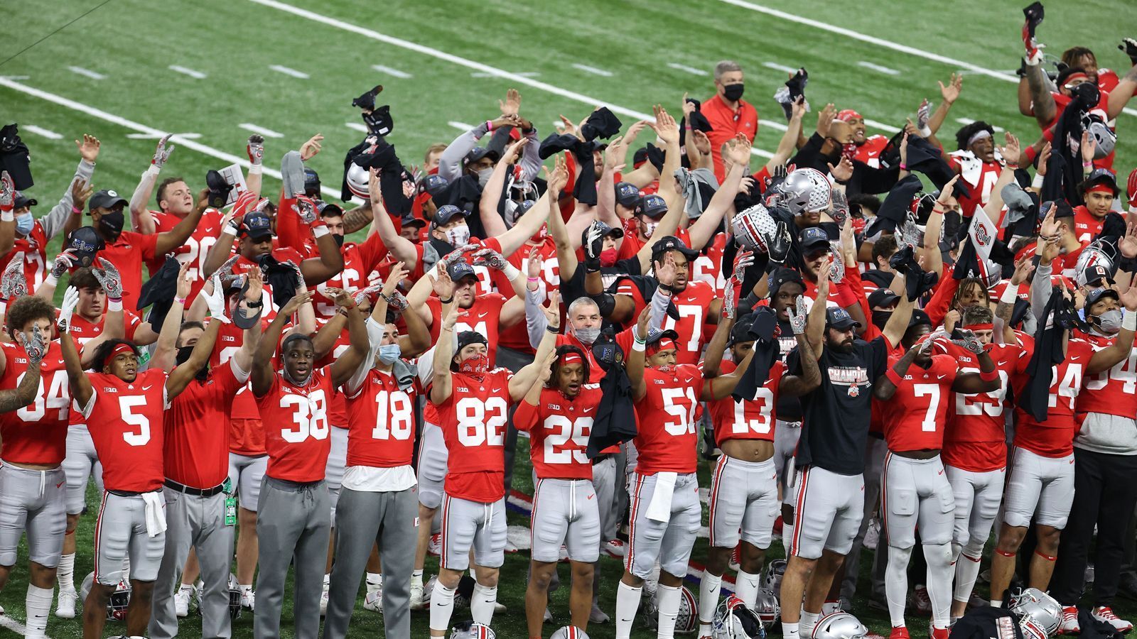 
                <strong>Erfolge</strong><br>
                Ohio State konnte bereits achtmal die nationale Meisterschaft erringen. Hinzu kommen 41 Conference Titel und 50 Bowl Games, von denen sie aber lediglich 24 gewannen. Des Weiteren blieben die Buckeyes zehnmal unbesiegt und schafften sechsmal die perfekte Saison ohne Niederlage oder Unentschieden.
              