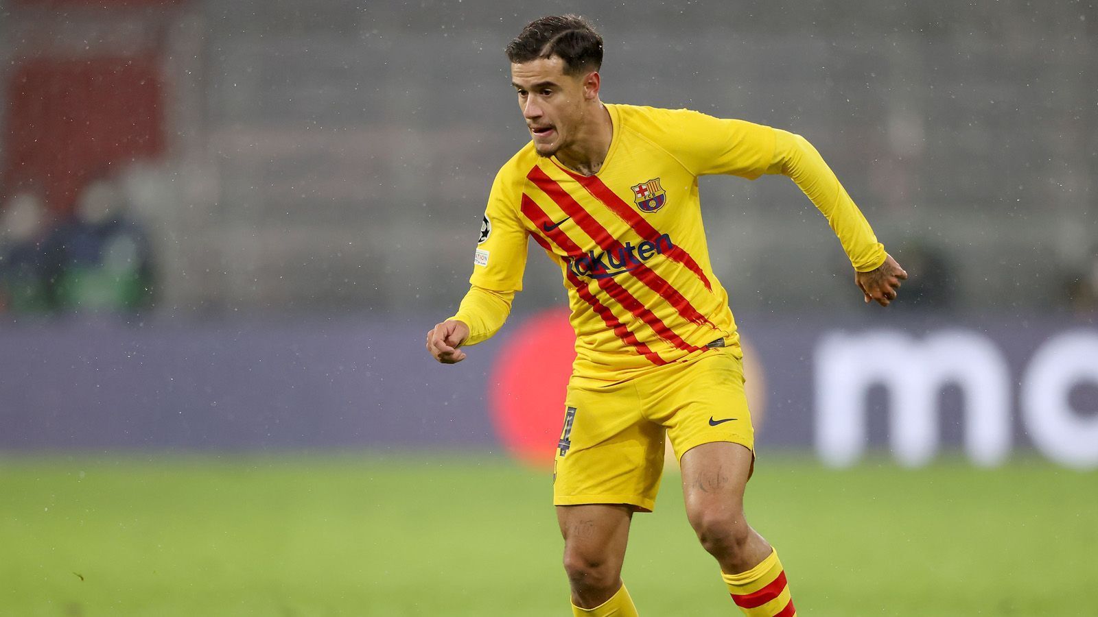 
                <strong>Philippe Coutinho (Aston Villa)</strong><br>
                Der Brasilianer ist mit einem kolportierten Bruttogehalt von 23 Millionen Euro pro Jahr einer der Großverdiener in Barcelona. Gemessen an seiner Leistung ist das mehr als überbezahlt. Barca will daher alles daran setzen, Coutinho von der Gehaltsliste zu bekommen. Bis zum Saisonende wurde der einstige Mittelfeldstar an Aston Villa ausgeliehen. Die Engländer übernehmen angeblich 60 bis 70 Prozent seines Gehalts. Sollte der Klub aus Birmingham im Sommer die Kaufoption ziehen, könnte Barca schonmal aufatmen.
              