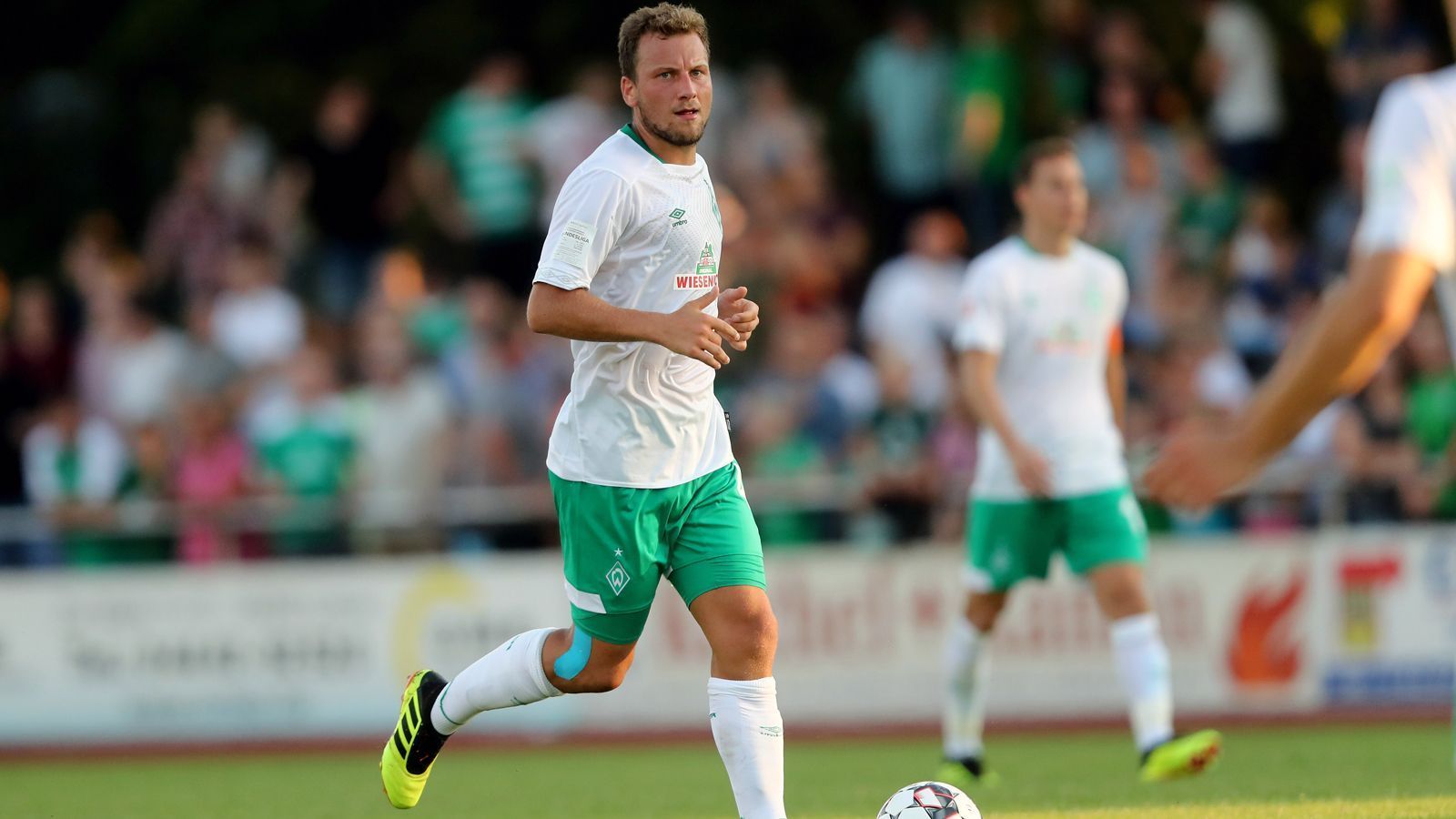 
                <strong>Platz 3 - Philipp Bargfrede (SV Werder Bremen)</strong><br>
                Im Verein seit: 1. Juli 2008Spielte zuvor für: Werder Bremen U19Position: Defensives MittelfeldAlter: 29 Jahre
              