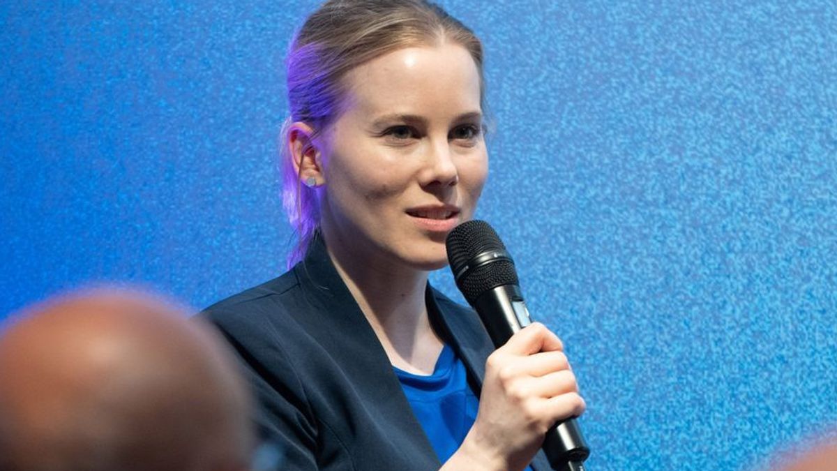 Julia Ruhs bleibt Moderatorin der Sendung „Klar“ beim BR – der NDR hat sich hingegen von ihr getrennt.