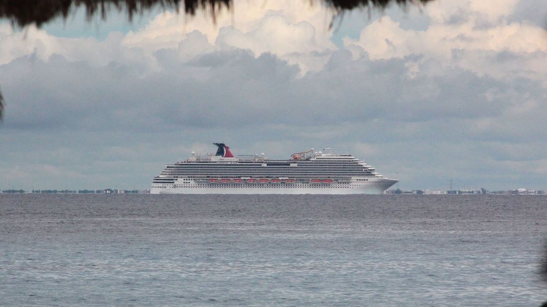Eine Frau bekam von der Reederei Carnival Cruises ein lebenslängliches Kreuzfahrt-Verbot. Grund ist eine Süßigkeit, die sie im Gepäck mitführte.