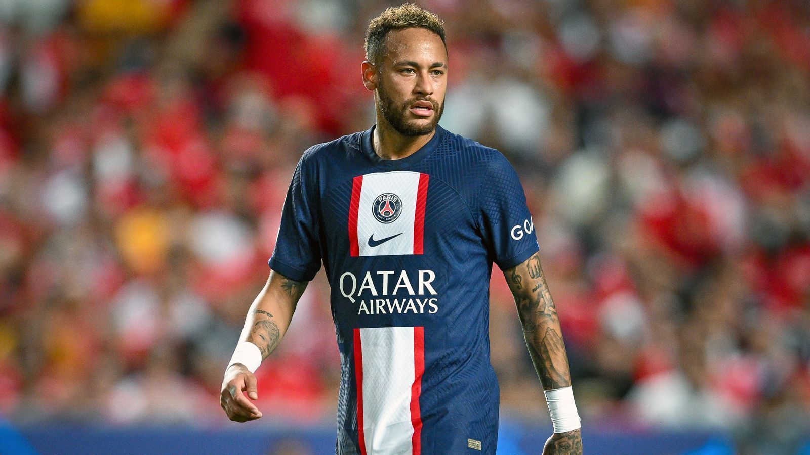 
                <strong>Platz 4: Neymar (Paris St. Germain)</strong><br>
                &#x2022; Einkommen: 87 Millionen Euro<br>&#x2022; Gehalt: 55 Millionen Euro<br>&#x2022; Sponsoren-Einnahmen: 32 Millionen Euro<br>
              