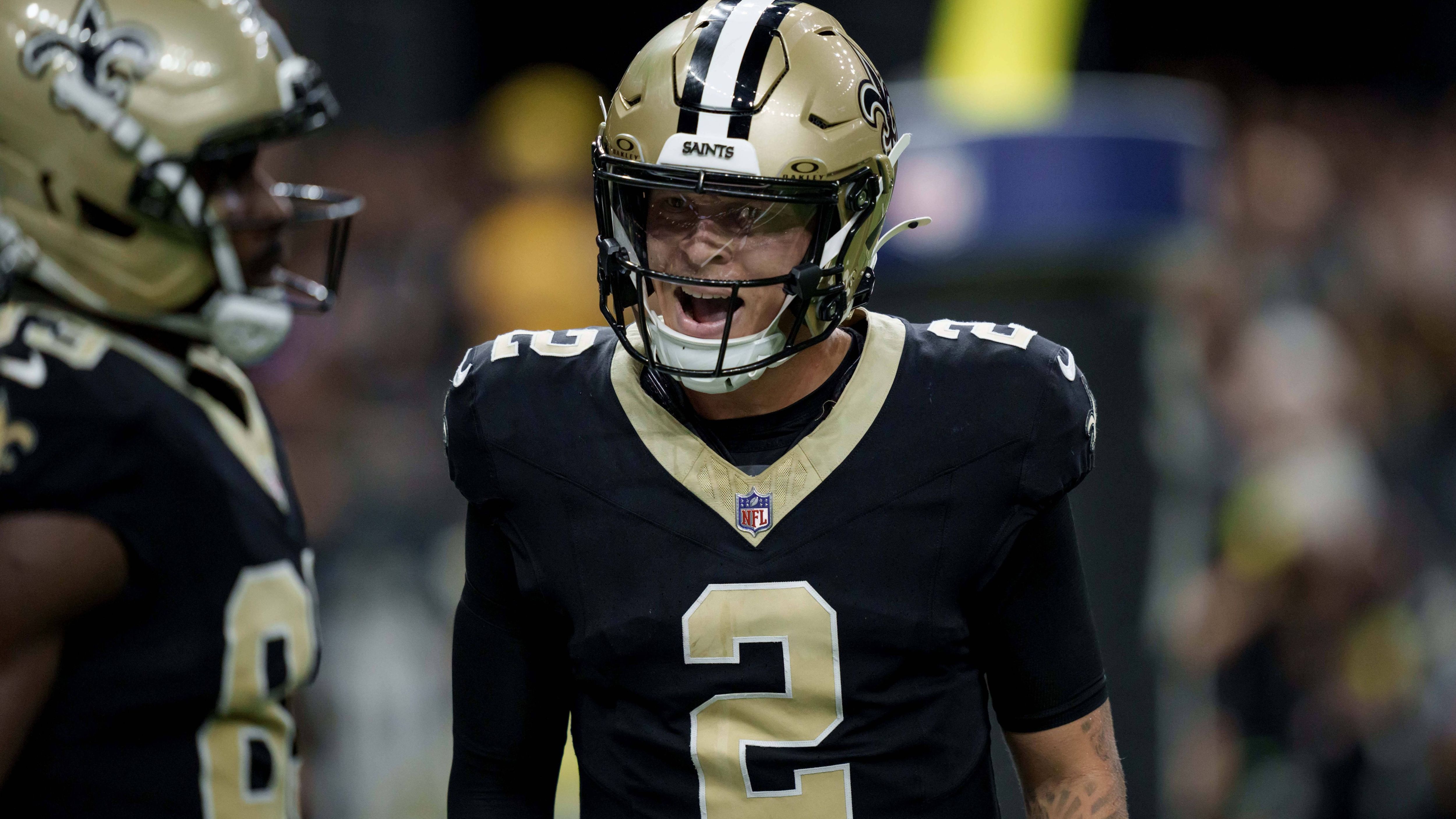 <strong>New Orleans Saints</strong><br>• Starter: Spencer Rattler (im Bild)<br>• Backup: Tyler Shough (Rookie)<br>• Practice Squad: Jake Haener