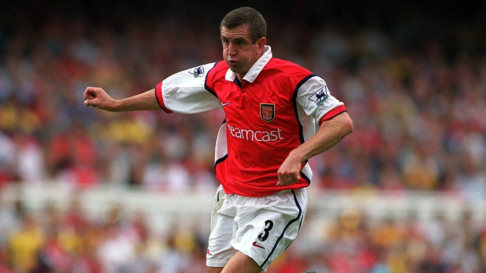 
                <strong>Linksverteidigung: Nigel Winterburn</strong><br>
                Einen Großteil seiner Karriere spielte Winterburn mit Adams zusammen. Im Sommer 1987 kam der damals 23-Jährige vom FC Wimbledon nach Nordlondon. 270 Spiele absolvierte er in der Premier League für Arsenal. Nach seinem Karriereende 2003 war er ein halbes Jahr als Co-Trainer für die Blackburn Rovers verantwortlich.
              