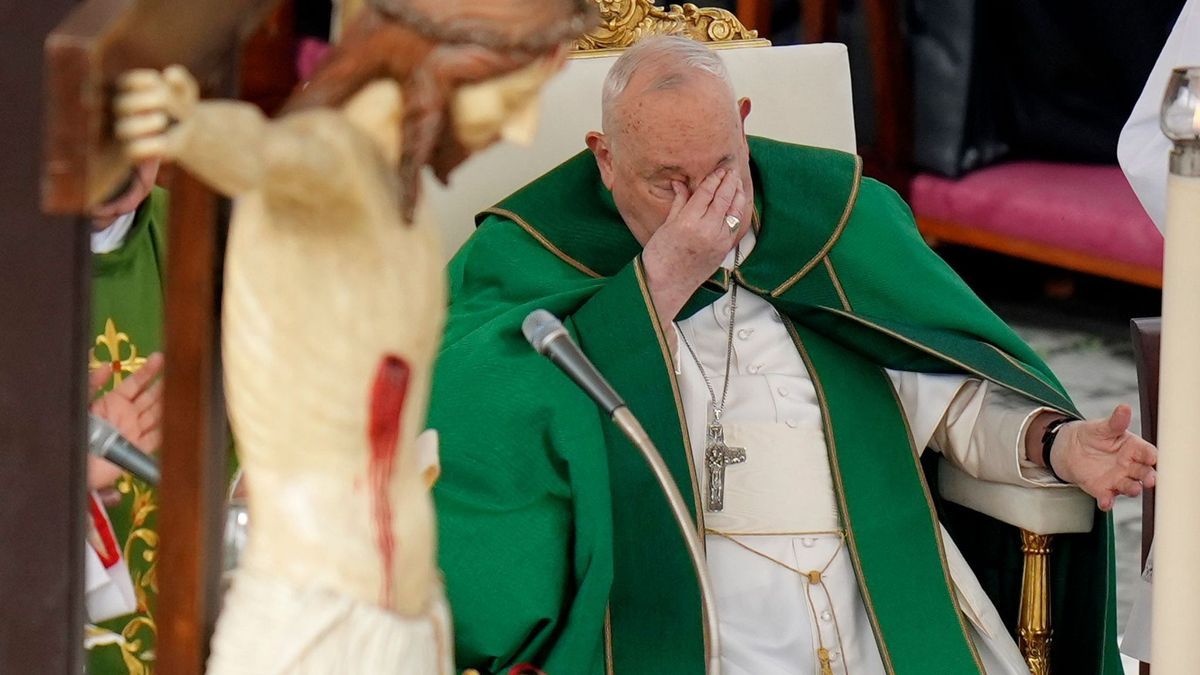 Messe zum Jubiläum der Streitkräfte auf dem Petersplatz