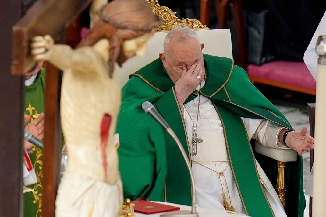 Muss in eine Klinik: der Papst. (Archivbild)